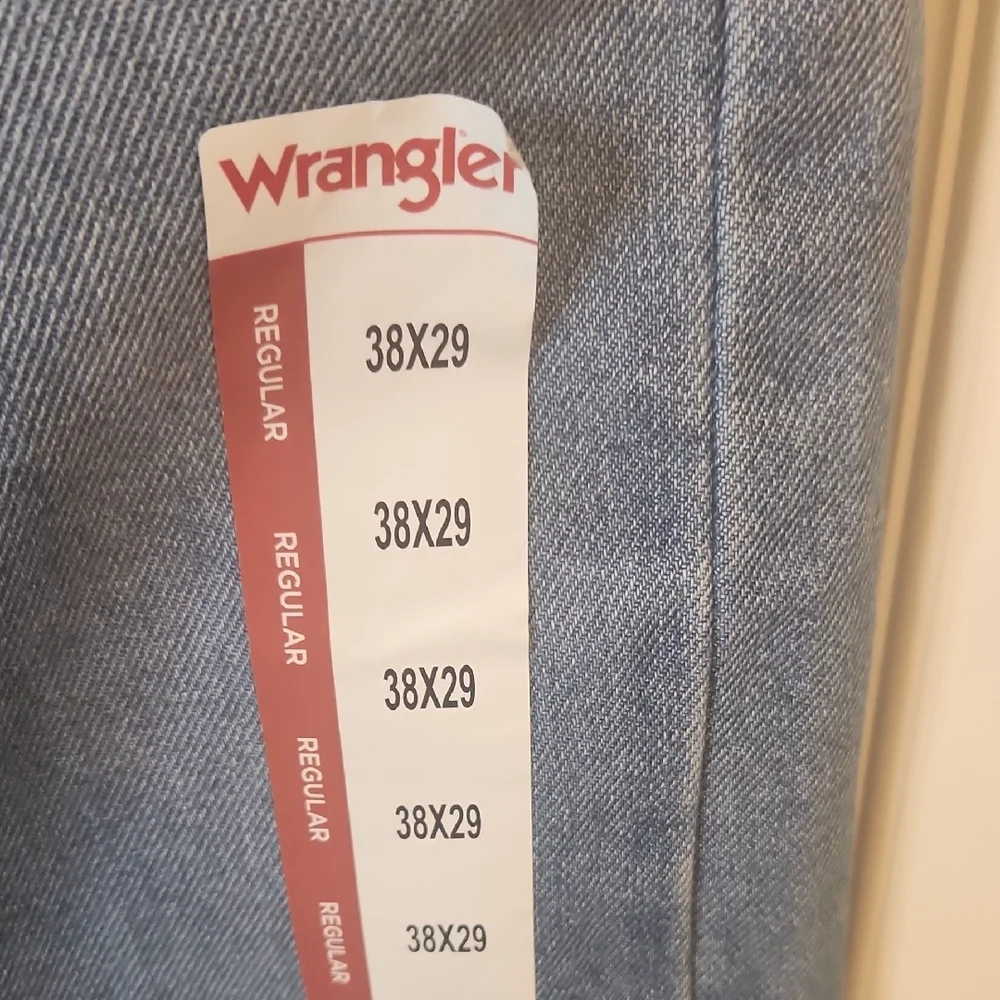 Wrangler Men's Light Washed  Blue Straight Leg Regular Fit Jeans Size 38x29